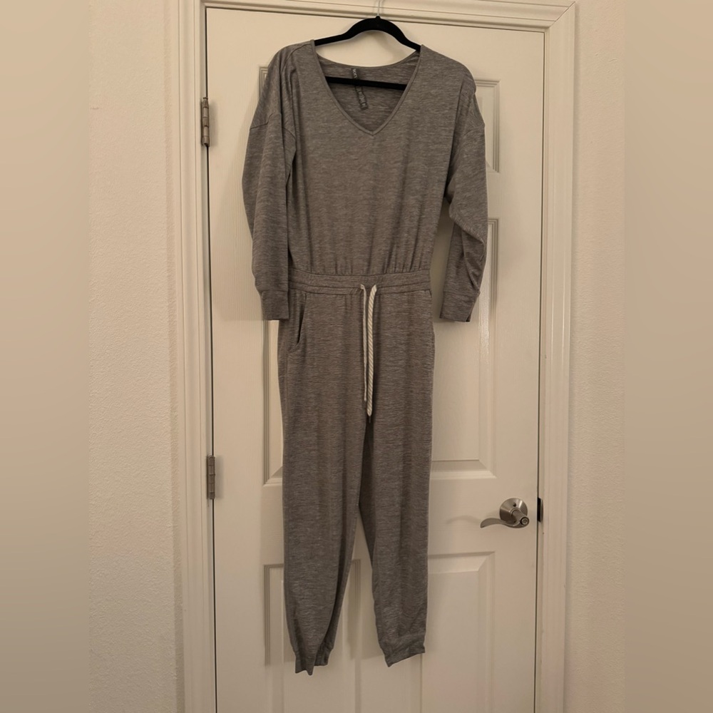 Vuori All Day Jumpsuit Heathered Grey